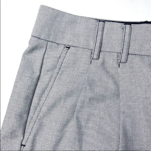 Express Editor Black and White Houndstooth Pleated Cuffed Shorts - Picture 4 of 14